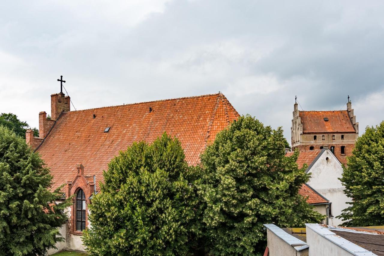 Pokoje Goscinne Przy Rynku Dąbrówno エクステリア 写真